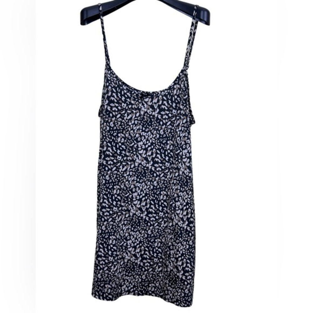 Lightweight satiny‎ spaghetti strap sleepwear XL